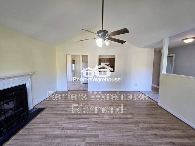 Building Photo - 14401 Bermuda Ave