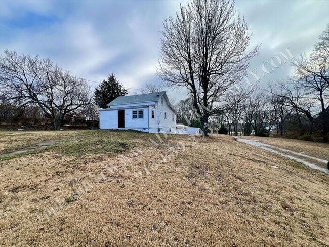 Building Photo - Updated 3 bed 2 bath home in Independence-Coming SOON!!