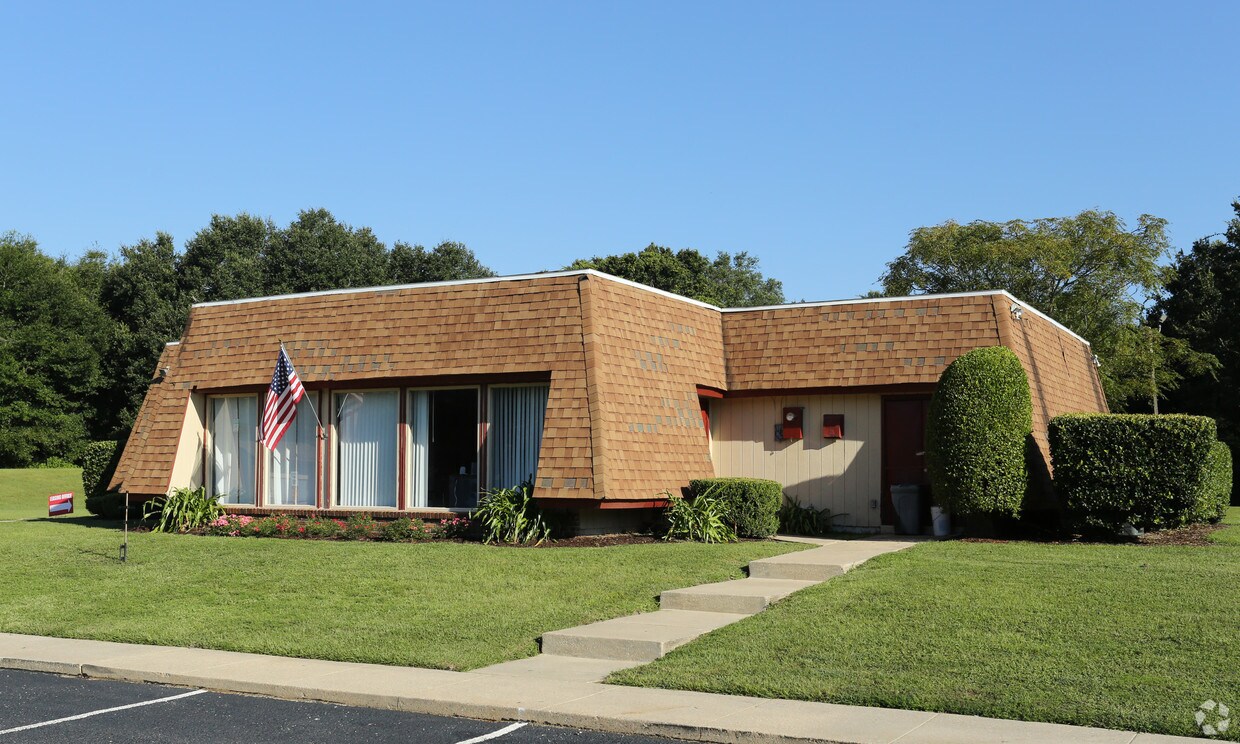 The Laurel Apartments 1665 Dogwood Place Apartments Pensacola, FL