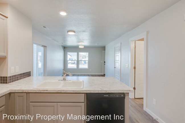 Foto del edificio - 2 br, 1.5 bath House - 11065 W. Crestwater...