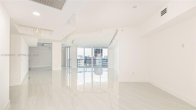Building Photo - 333 Las Olas Way