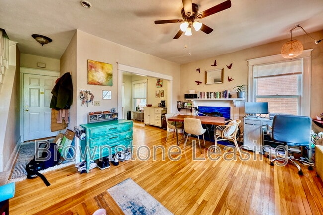 Photo - 1124 Emerson St Apartment