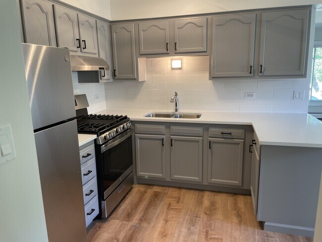 Foto del edificio - 4525 Sunnyside Ave