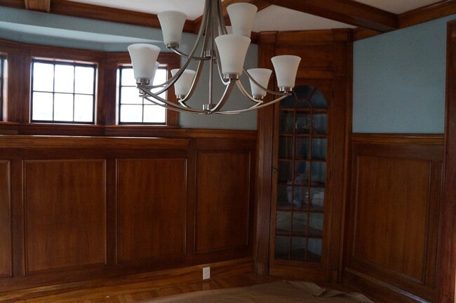 Building Photo - 388 W Roxbury Pky