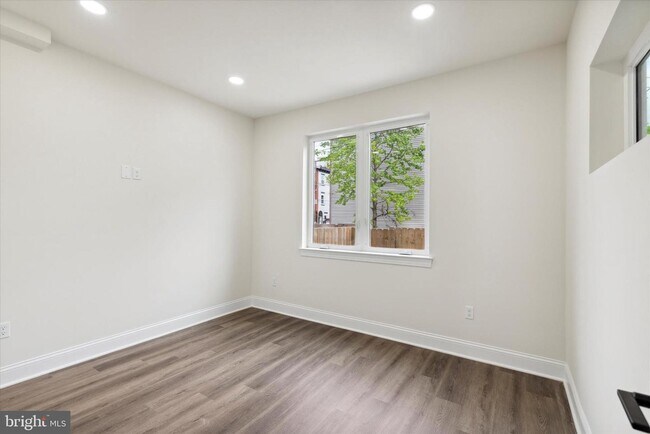 Foto del edificio - 619 Cecil B. Moore Ave