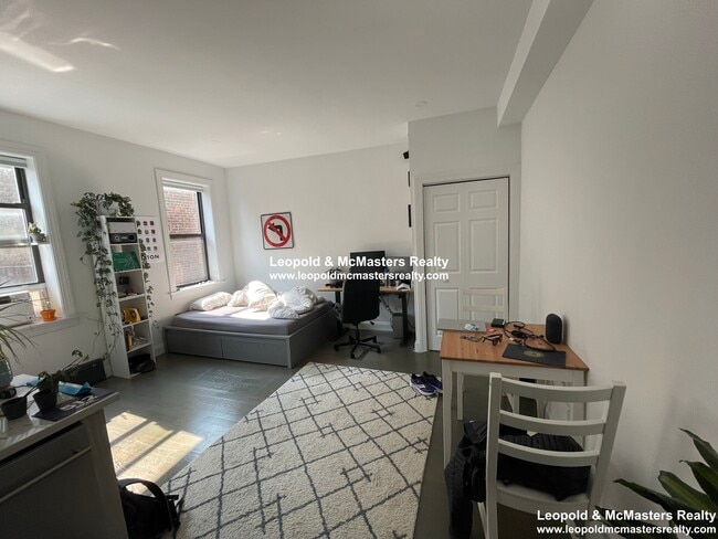 Building Photo - 50 Queensberry St
