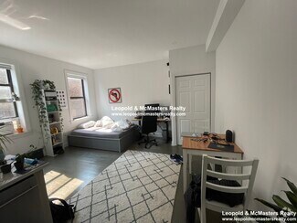 Building Photo - 50 Queensberry St
