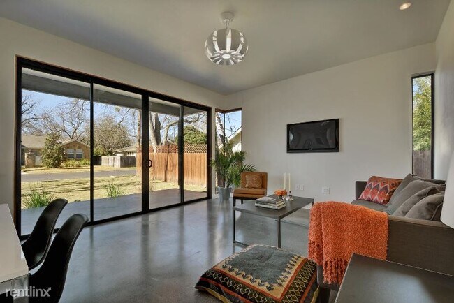 Building Photo - 3 br, 3 bath Condo - 7301 HARDY DR B Unit B
