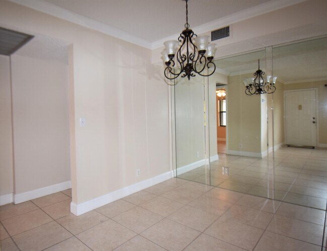 Building Photo - 7091 Golf Colony Ct