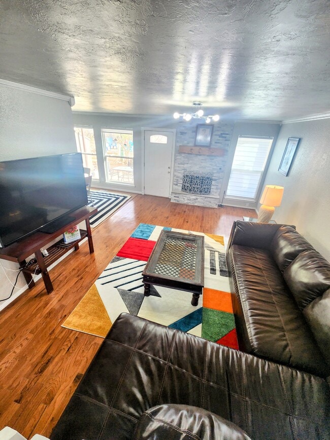 Foto del edificio - 4716 Hemlock Cir