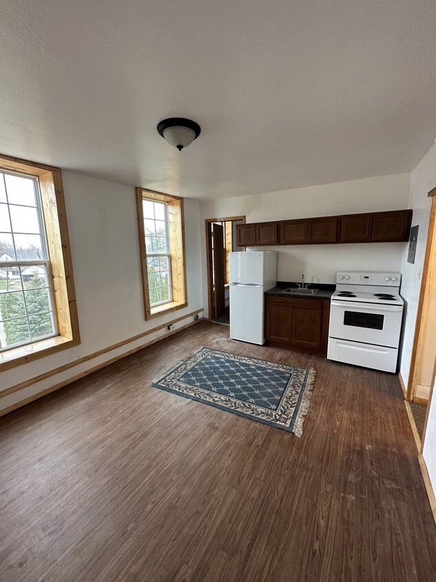 Kitchen - 153 E Main St
