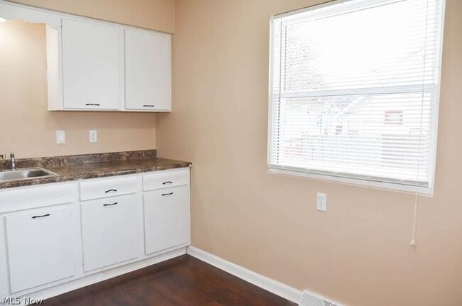 Building Photo - 1376 Marcy St