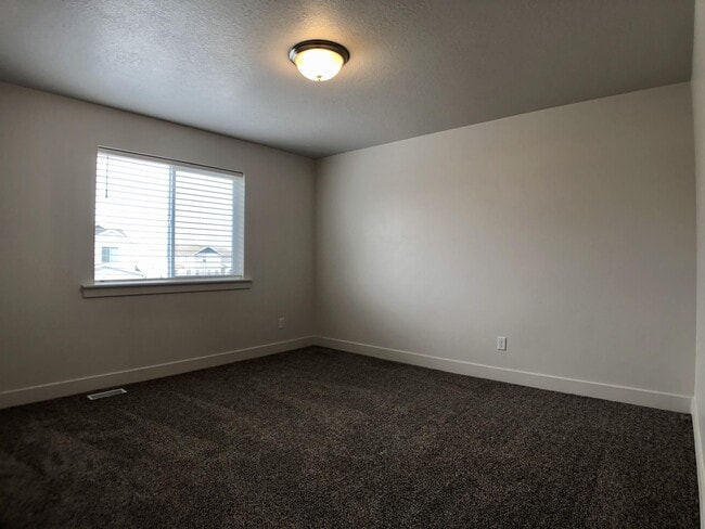 Building Photo - 433 S 1400 E