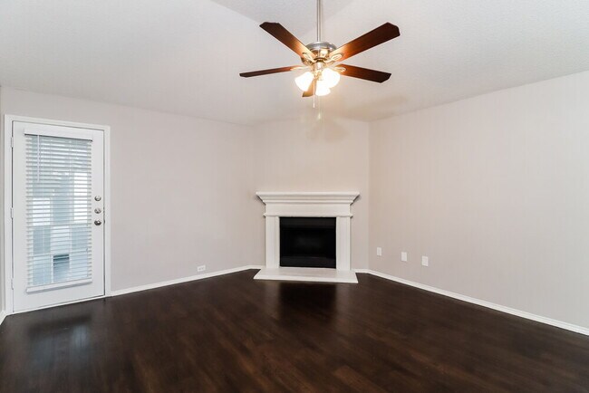 Building Photo - 2521 Nogales Dr