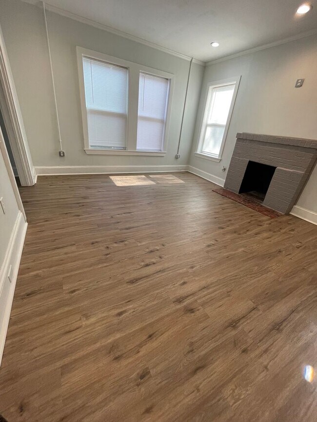 Foto del edificio - Completely Remodeled Home in Queensborough