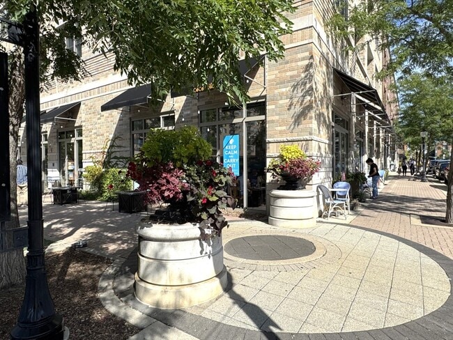 Building Photo - 10 S Dunton Ave