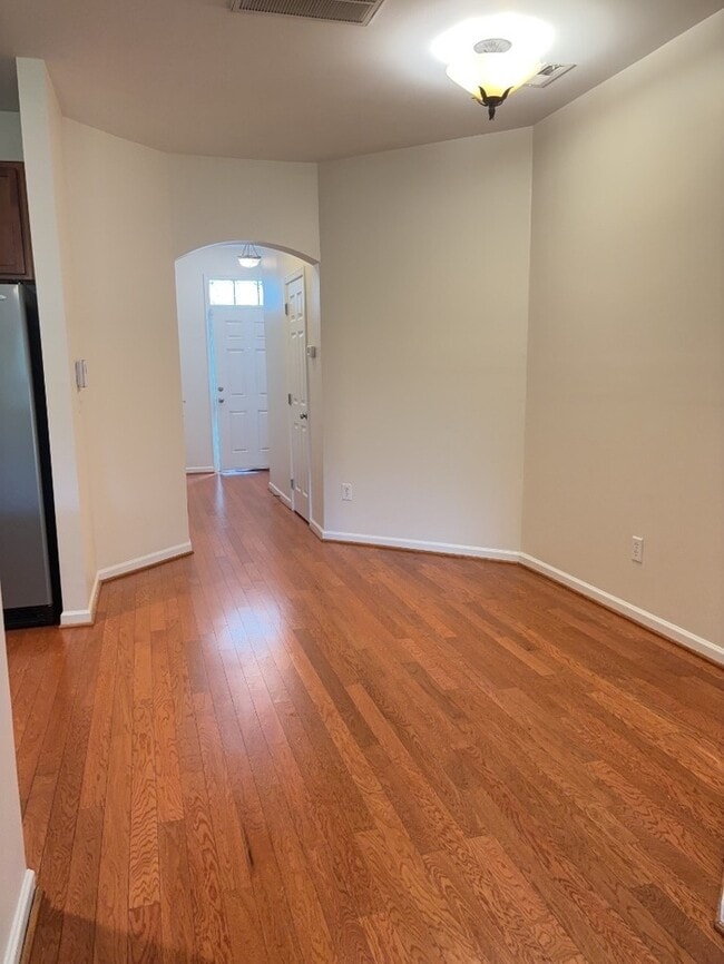 Building Photo - 107 Lamplighter Ln