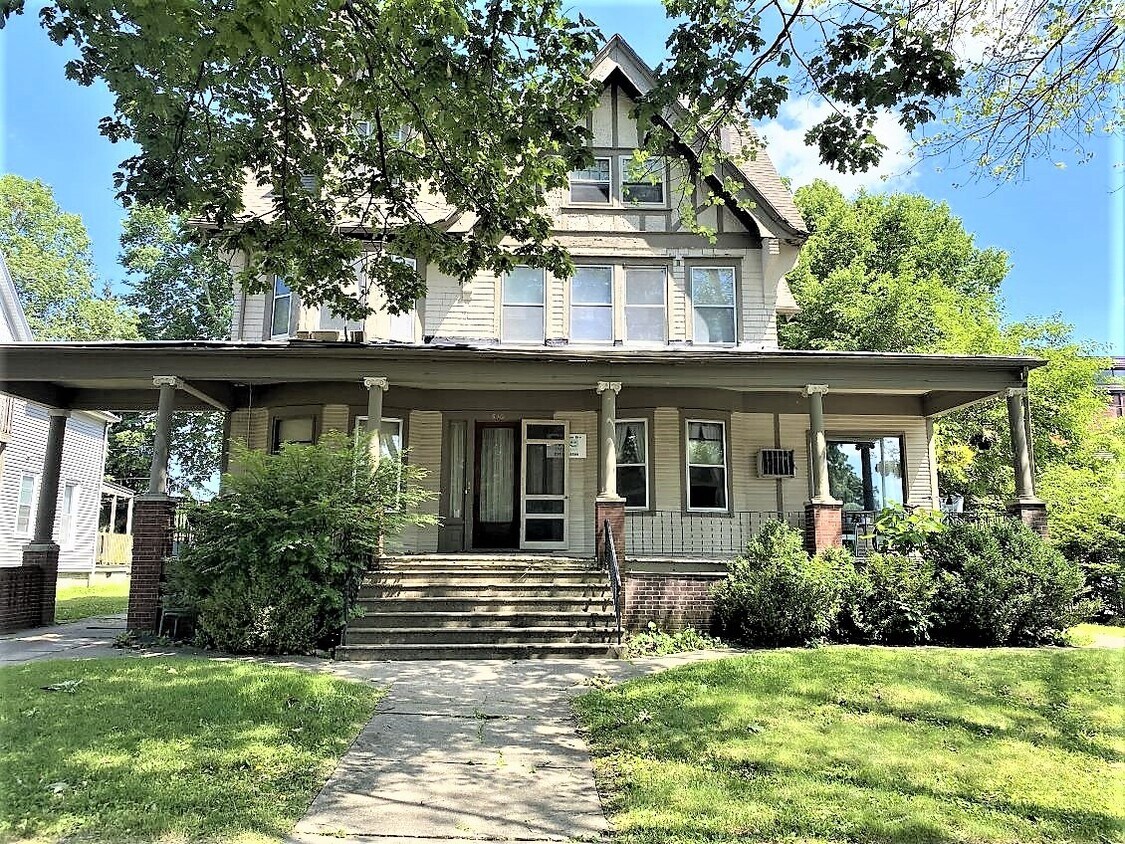 Primary Photo - 510 W University Ave