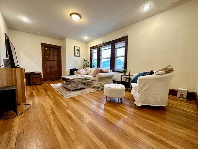 Foto del edificio - 112 Colborne Rd