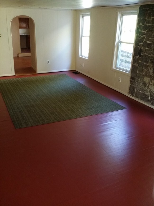 Foto del edificio - $895 - 3 Bed, 1 Bath - Westwood