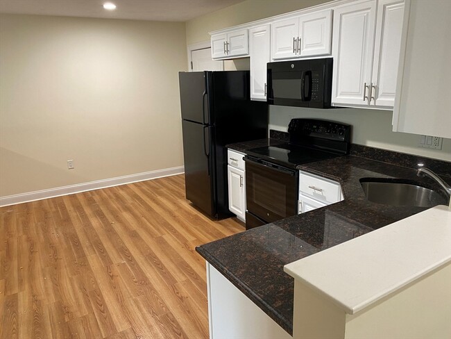 Building Photo - 245 Willard St