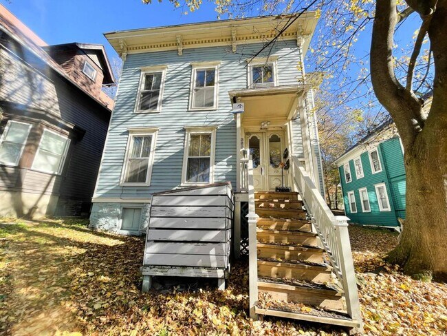 Foto del edificio - 115 Stewart Ave