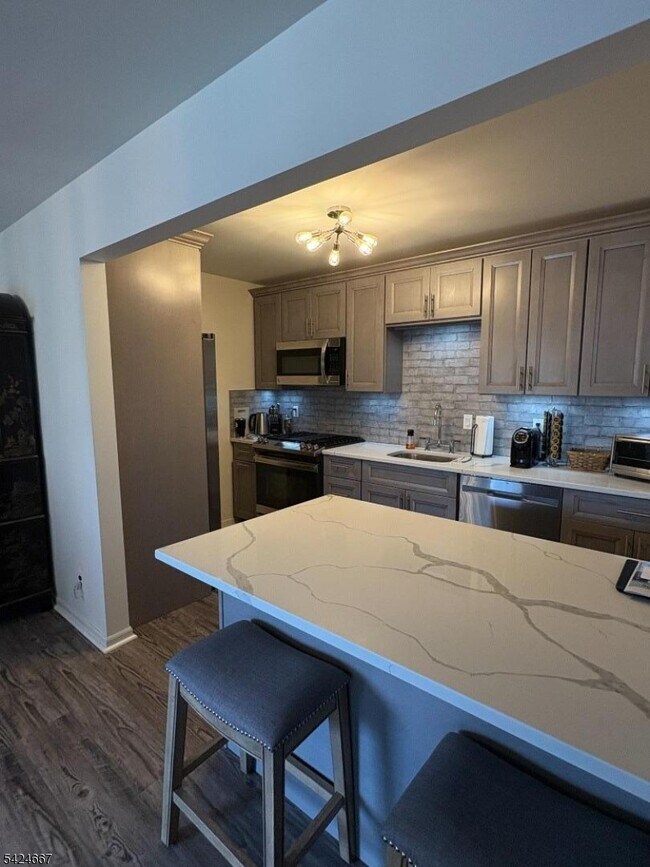 Foto del edificio - 50 Lindsley Rd