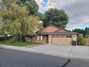 Building Photo - 4215 Case Ln