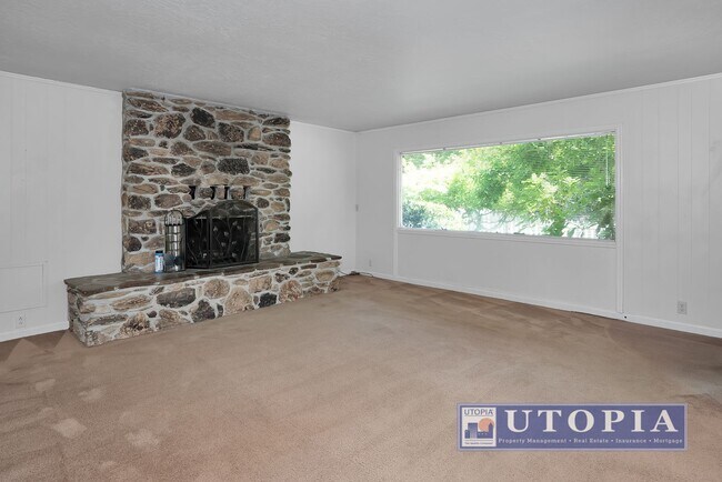 Foto del edificio - Adorable, Sunny, and Spacious Home in Felt...