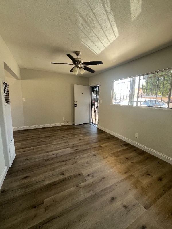Foto del edificio - 7833 Towne Ave