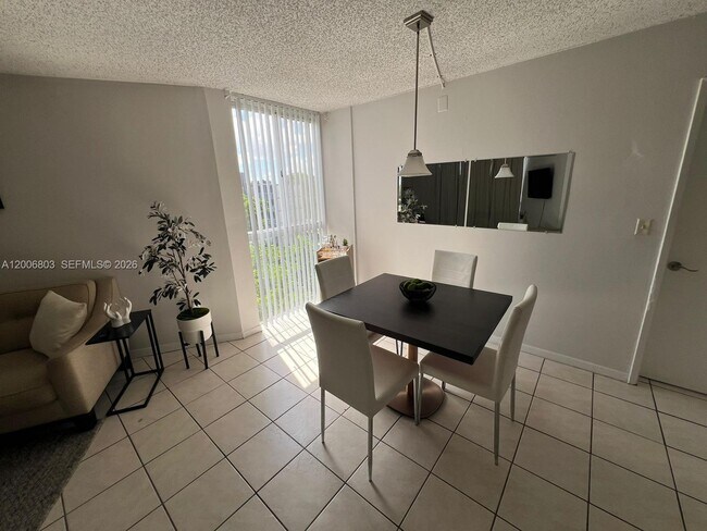 Foto del edificio - 7125 NW 186th St