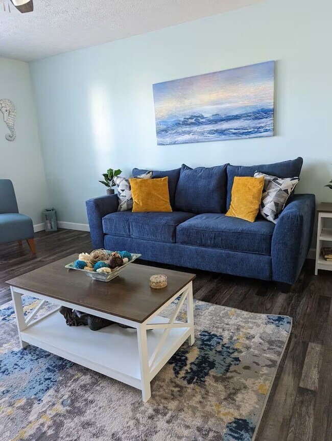 Foto del edificio - Fully Furnished Coastal Living in the Heart of Panama City Beach!