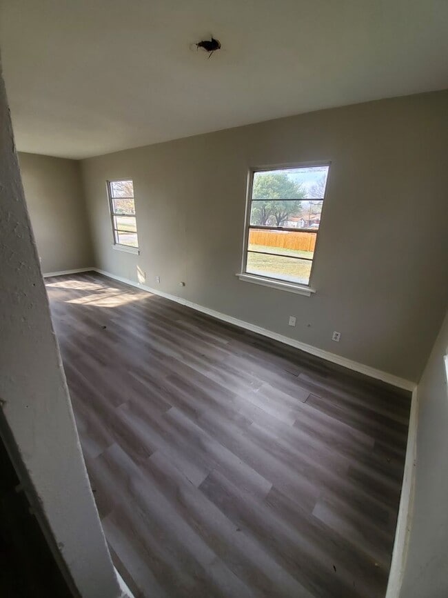 Building Photo - Ready to move in.....