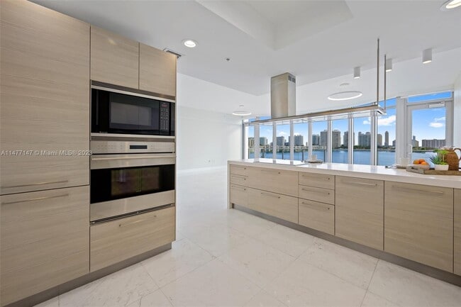 Building Photo - 17301 Biscayne Blvd