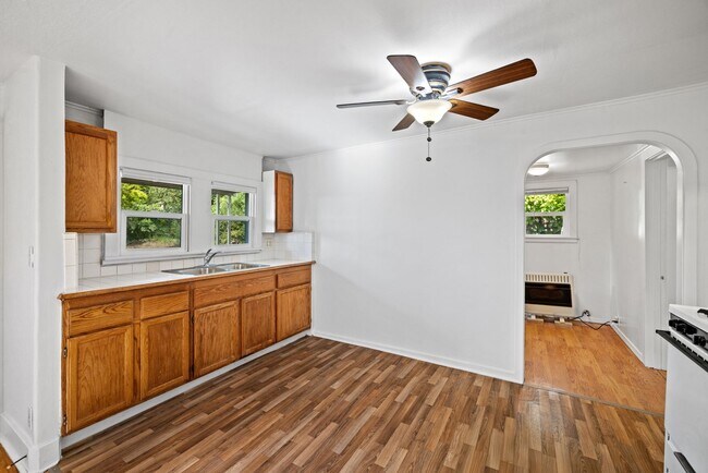 Foto del edificio - Great 2 bedroom 1 Bathroom ADU in the hear...