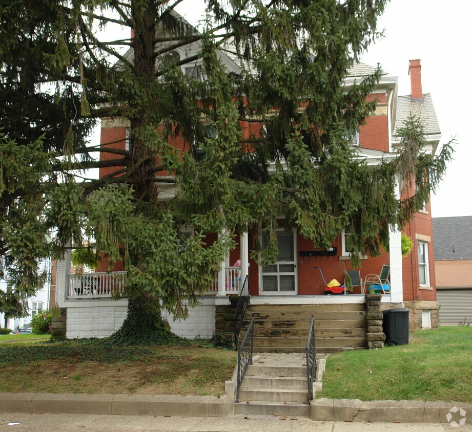 Building Photo - 1400 Virginia St E