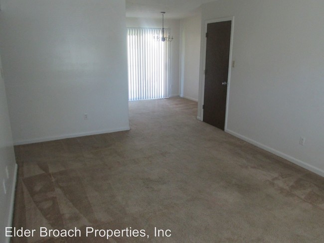 Building Photo - 7993 Shady Oak Trl