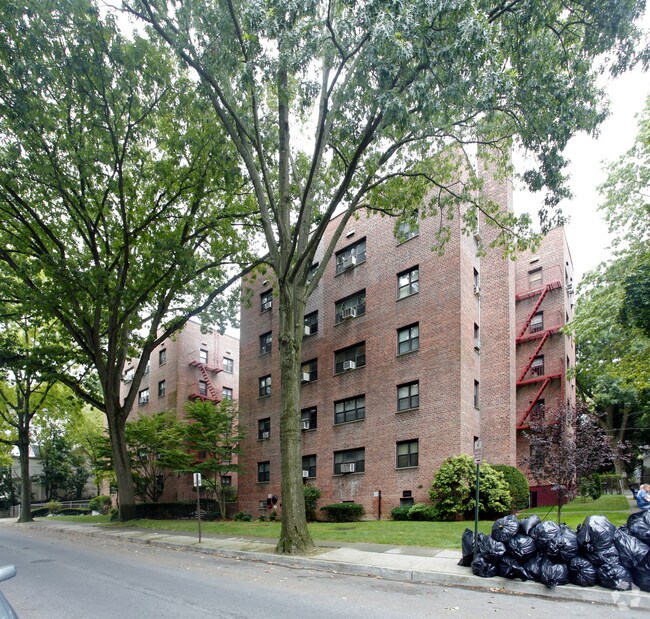 Foto del edificio - White Oak Cooperative Housing