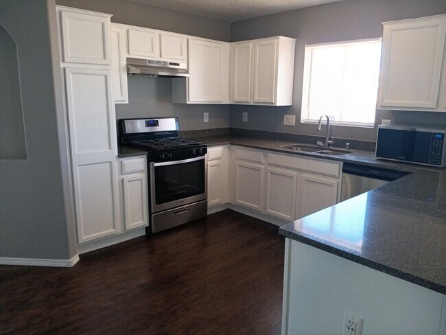 Foto del edificio - Stunning 5 bedroom, 3 bathroom in Rio Rancho! Ready to see the property in person? Schedule a sho...