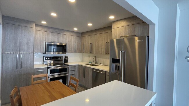 Building Photo - 18061 Biscayne Blvd