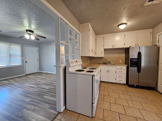 Building Photo - (3) Bed/(1) Bath in Core Norman Avail NOW! Pet Negotiable!