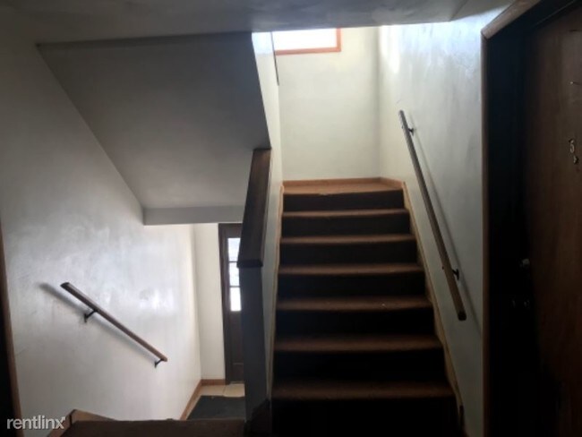 Building Photo - 490 Burgoyne Ave
