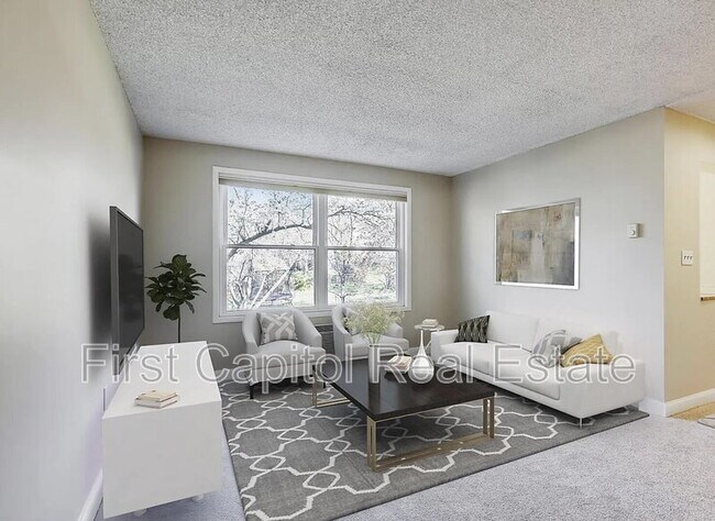 Foto del edificio - 7630 Tomlinson Ave