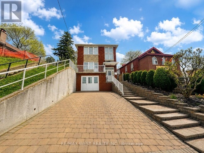 Building Photo - 355 Silverthorn Ave