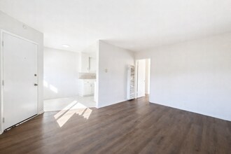 Building Photo - 2028 Wallace Ave