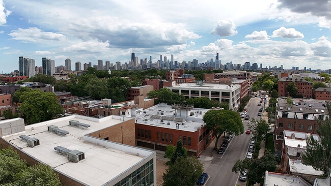 Foto del edificio - 2501 N Sheffield Ave