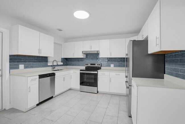 Foto del edificio - Brand New Updated Home