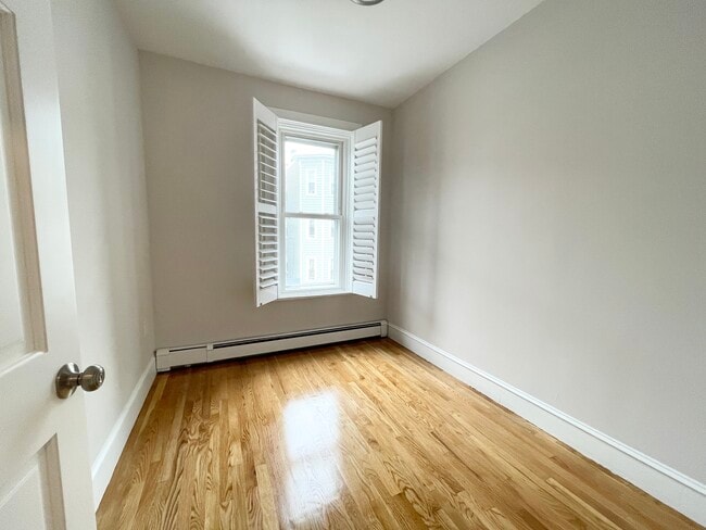 Building Photo - 127 P St