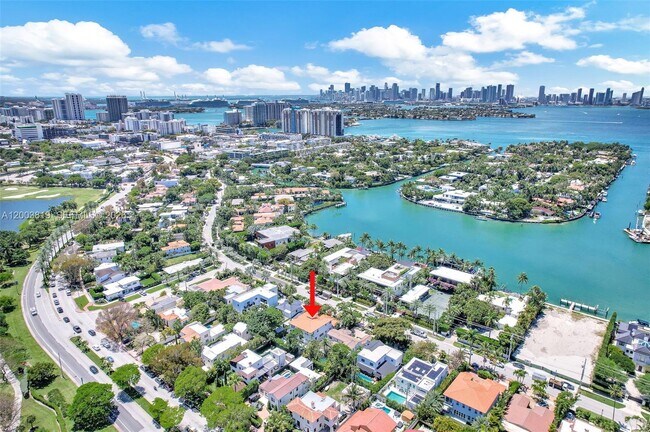 Foto del edificio - 2143 N Bay Rd