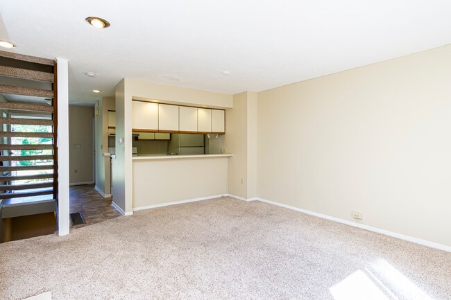 Building Photo - 2400 Wrens Dr S